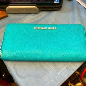 MICHAEL KORS